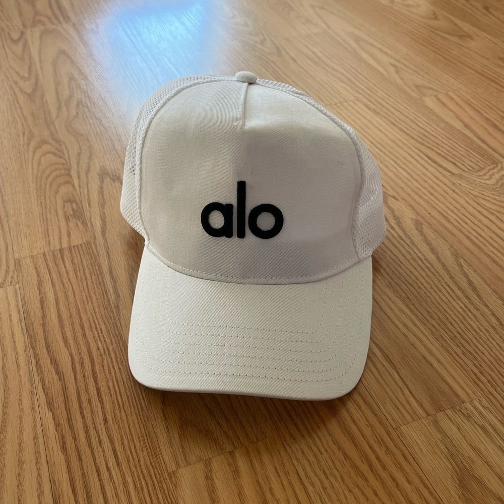Alo Trucket Hat | White (Adjustable)